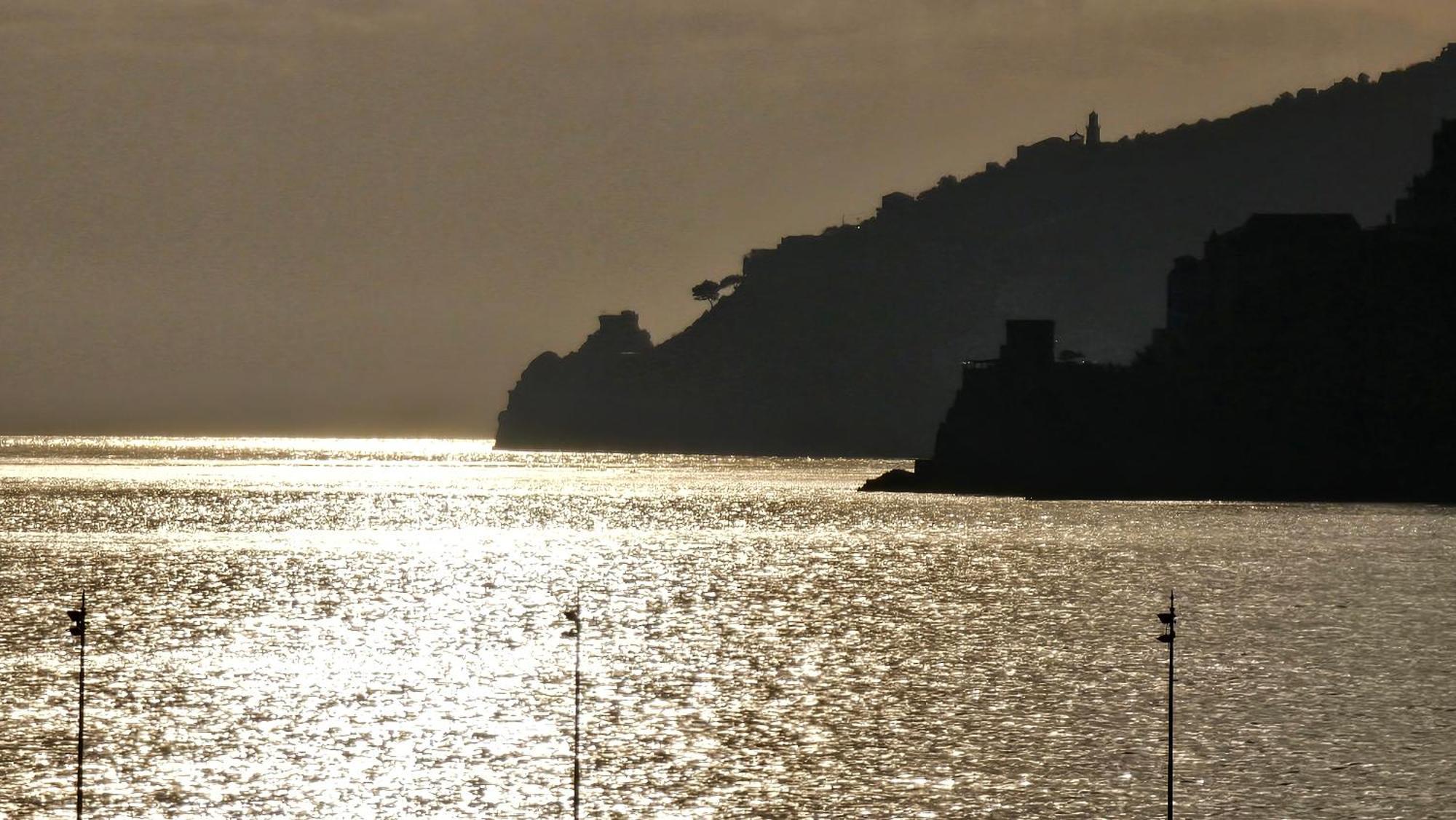 Galene - Beachfront In Costa D'Amalfi Maiori Exterior photo
