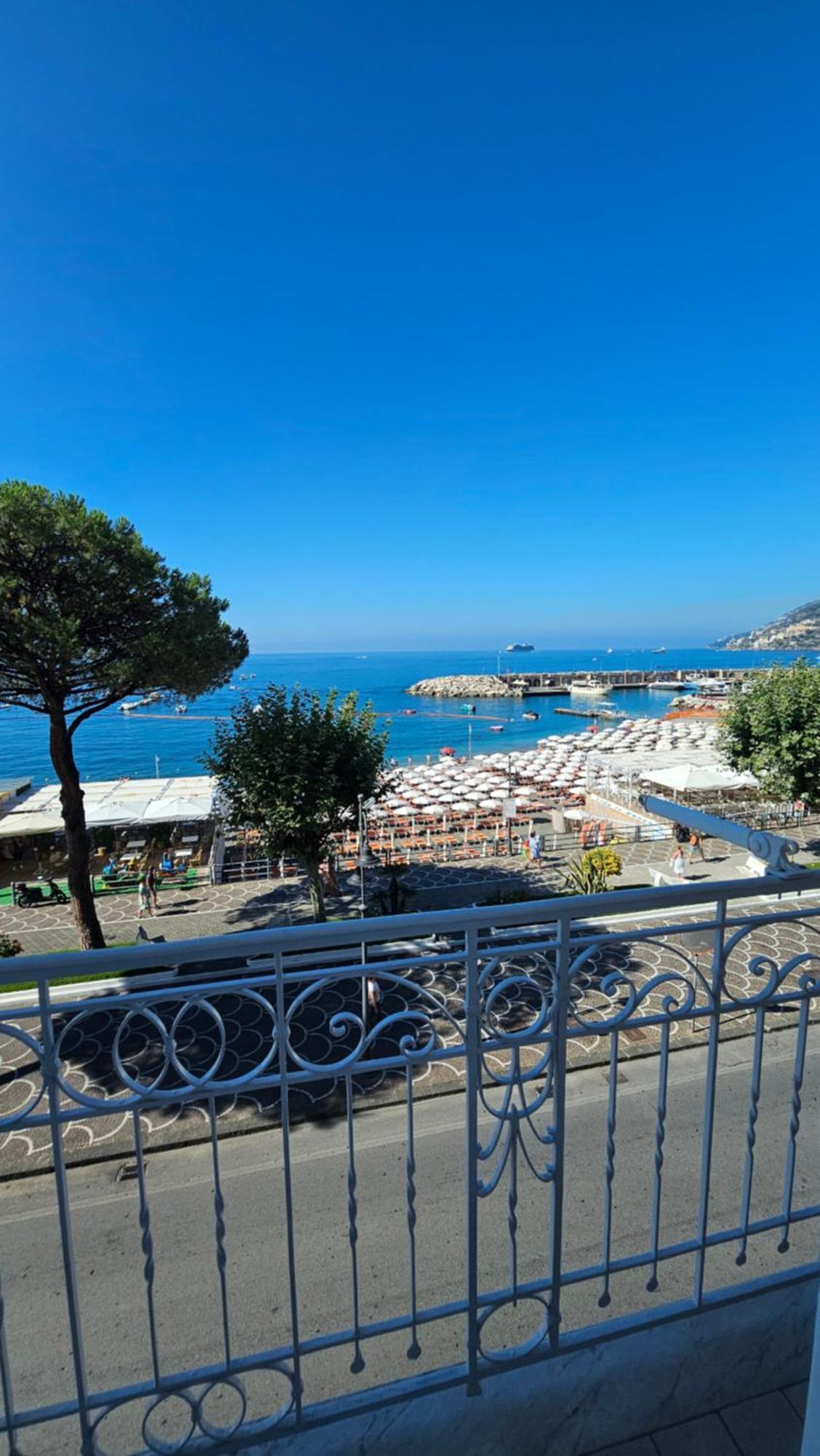 Galene - Beachfront In Costa D'Amalfi Maiori Exterior photo