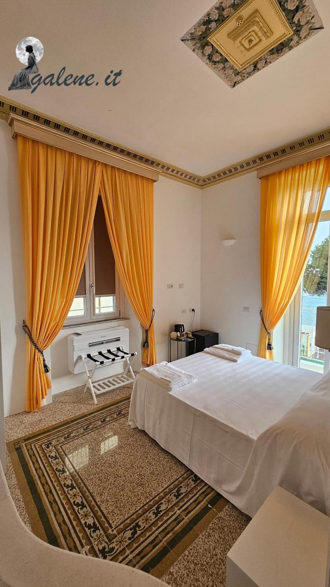 Galene - Beachfront In Costa D'Amalfi Maiori Exterior photo